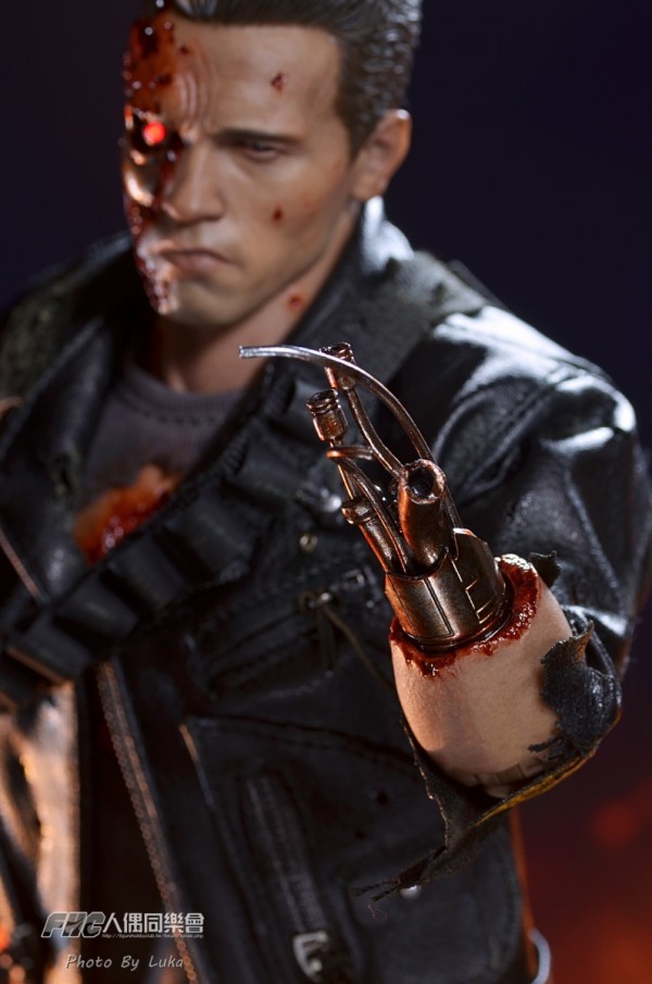 hottoys-dx13-t800b-048