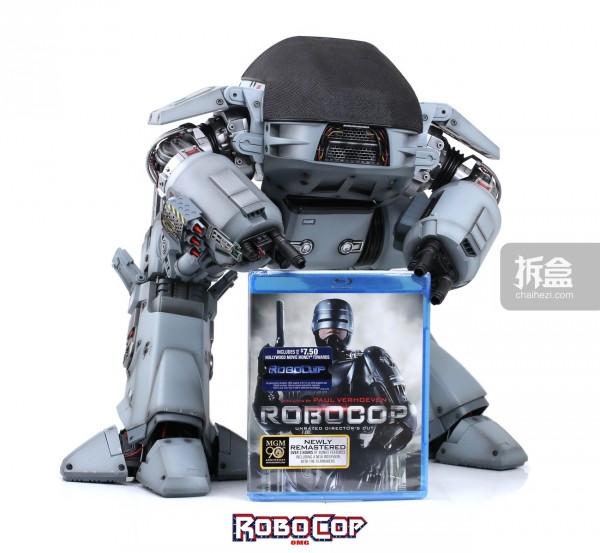 hottoys-robocop-ed209-omg-028