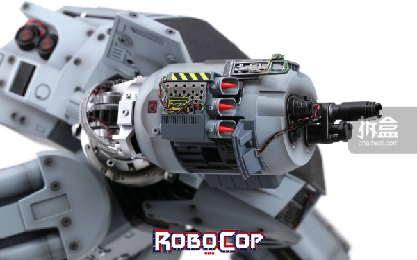 hottoys-robocop-ed209-omg-038