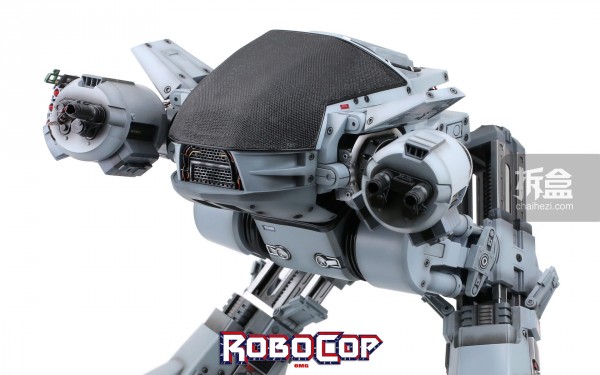 hottoys-robocop-ed209-omg-041