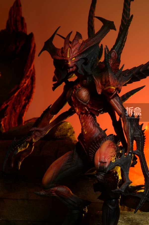 Diablo-III-Diablo-Deluxe-Figure-002