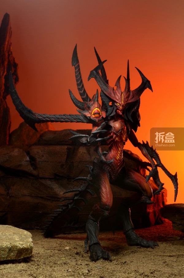 Diablo-III-Diablo-Deluxe-Figure-003