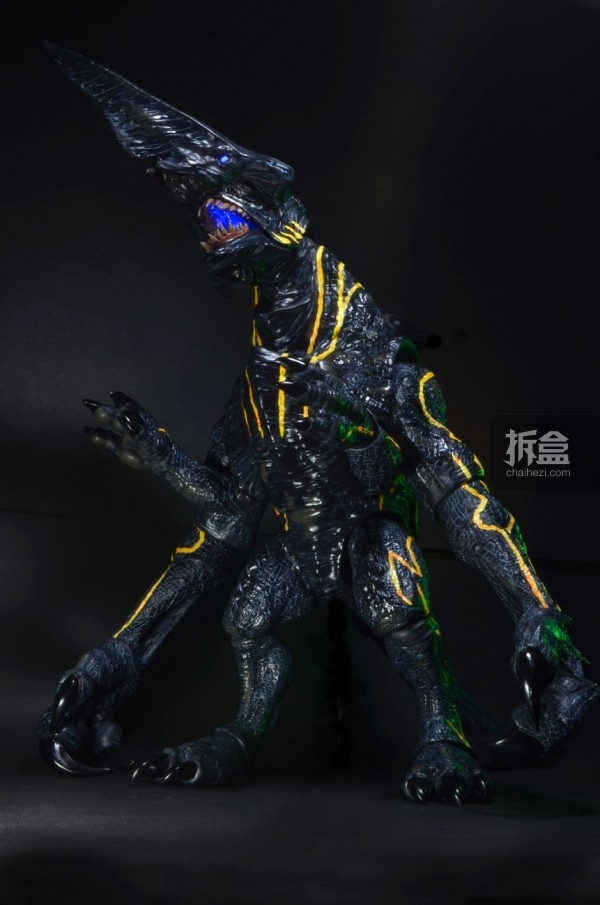 NECA-PacificRim-Knifehead-005