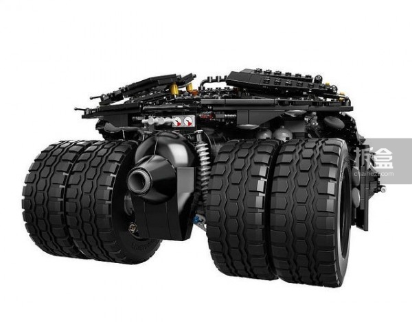 LEGO-batman-batmobile-004