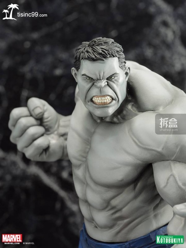 Marvel-Grey-Hulk-ARTFX-Statue-SDCC-005