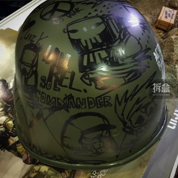 Kit Lau签名头盔