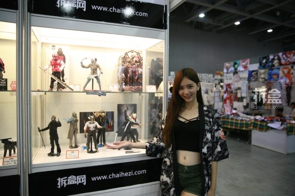 cicf-2015-chaihe-booth-showgirl3