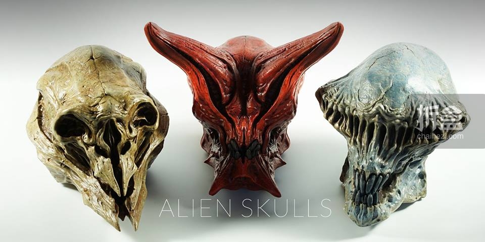 外星人头骨Alien Skull三款：斯巴达(Spartan)／守卫者(Guardian)／圣骑士(Templar)，高17cm左右，每个售价11,800日元，包含底座