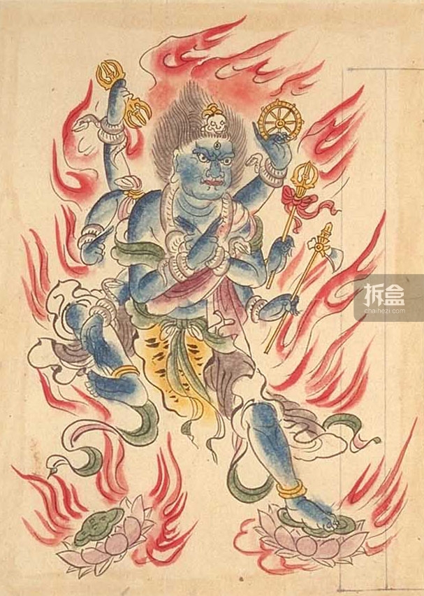军荼利明王通常成纤维两面四臂、四面八臂等形式，身青色，眼红色，手把二赤蛇，其它手持戟、杵、轮。等。
